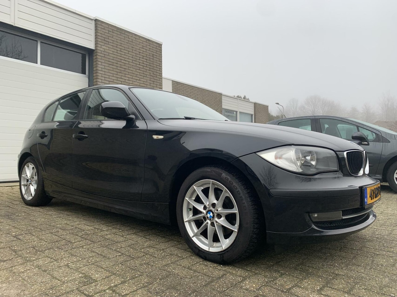 BMW 1-serie - 116i Executive NAP APK Airco Elektrische pakket LM Velgen - AutoWereld.nl