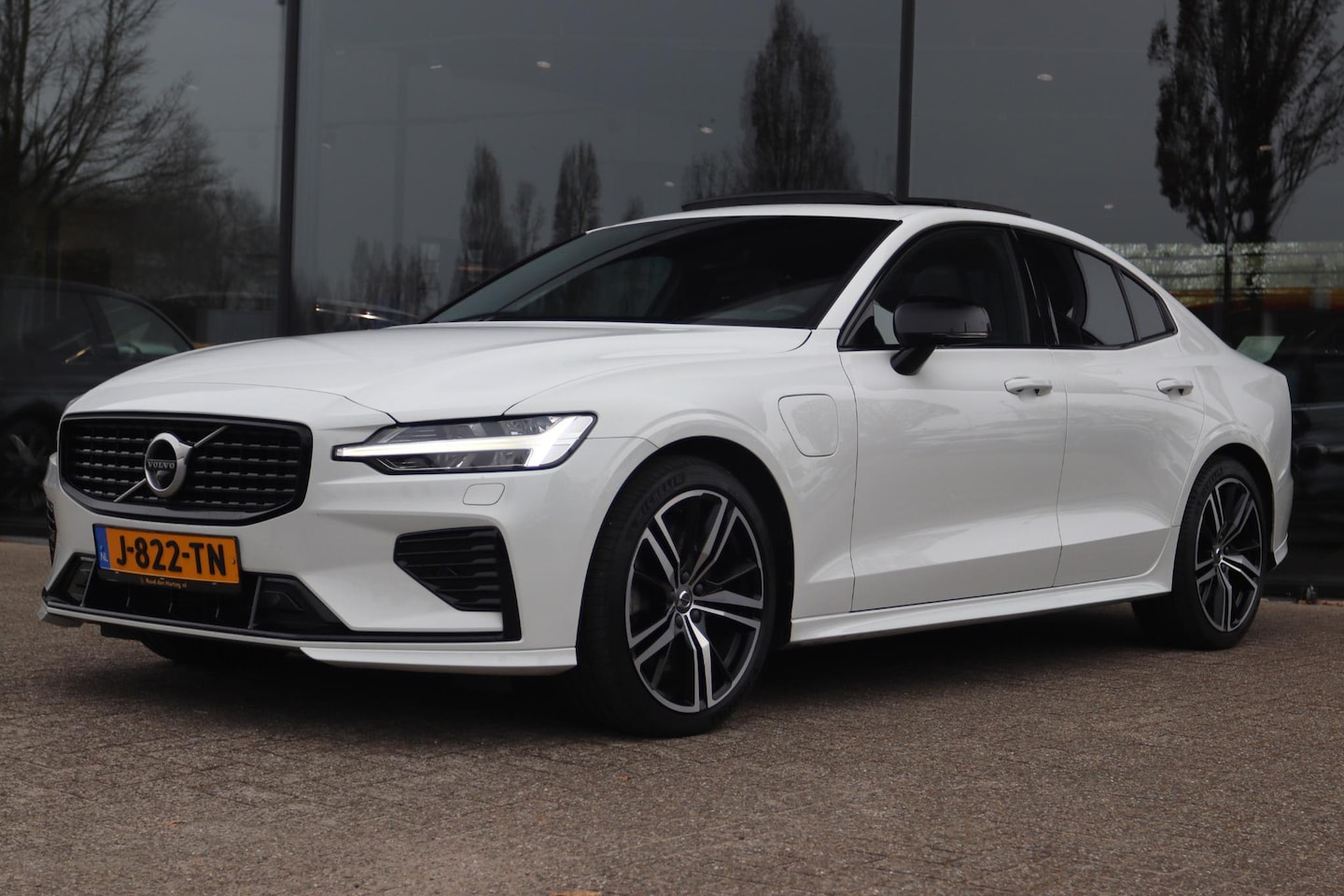 Volvo S60 - 2.0 RECHARGE T6 AWD R-DESIGN AUT. | PANO | 360 | HUD | LED | ACC | CARPLAY | HARMAN/KARDON - AutoWereld.nl