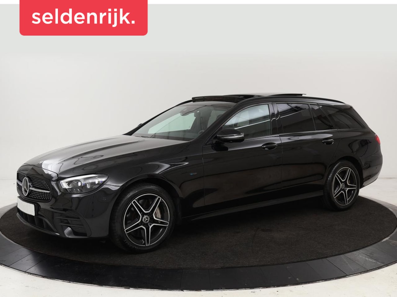 Mercedes-Benz E-klasse - 300de 4Matic AMG Night | Panoramadak | Trekhaak | Stoelverwarming | 360 camera | Adaptive - AutoWereld.nl