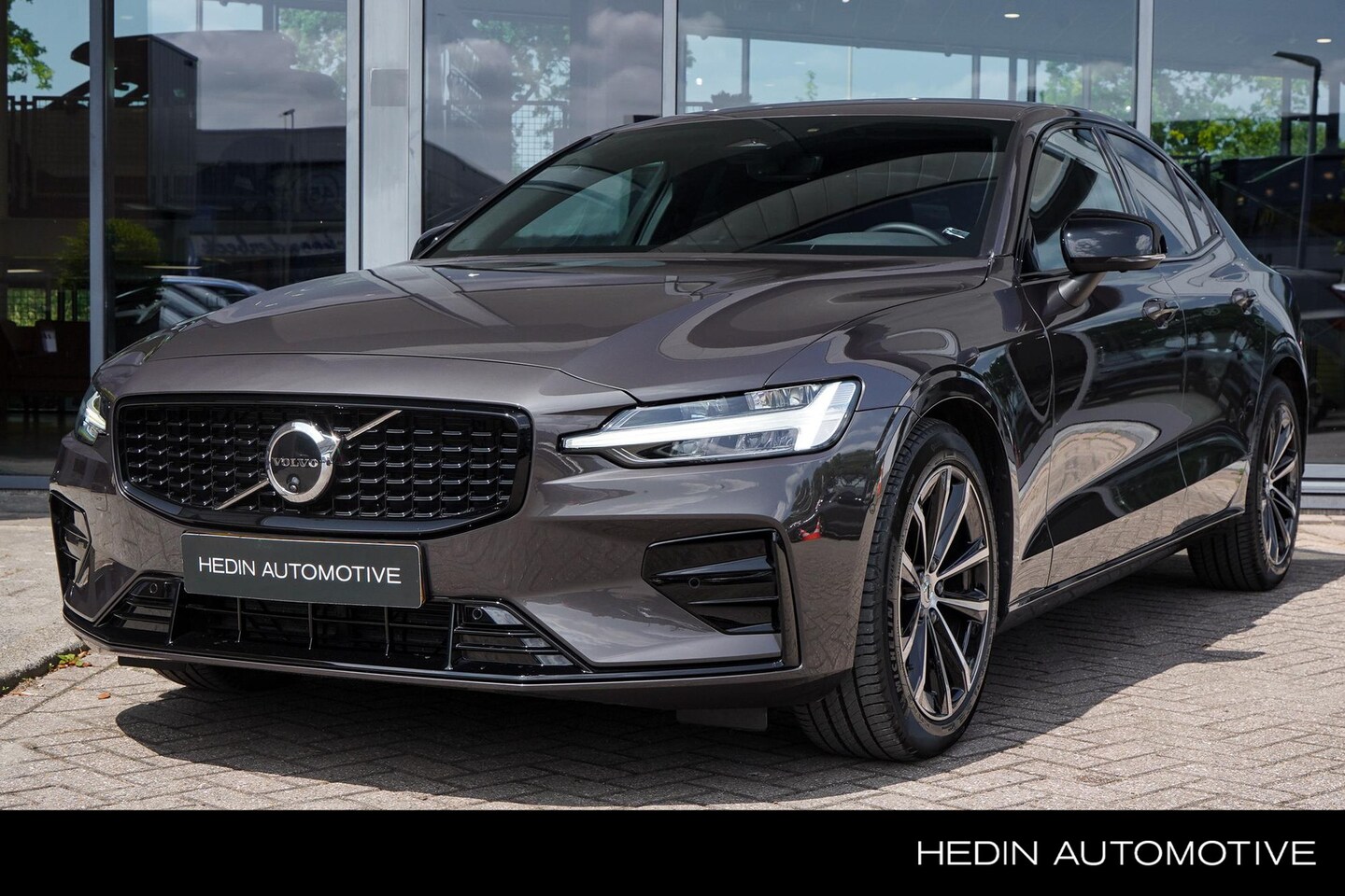Volvo S60 - 2.0 B4 Plus Dark Automaat | Sportstoelen Elektrisch Verstelbaar | Stoel + Stuurverwarming - AutoWereld.nl