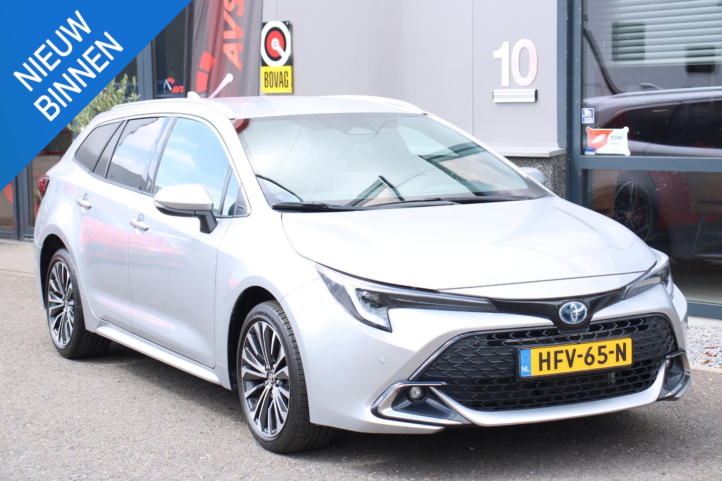 Toyota Corolla - Hybrid 140PK TEAM D (10 JAAR GARANTIE*)FACE-LIFT, 18DKM, GROOT SCHERM, WINTERPAKKET, LED - AutoWereld.nl