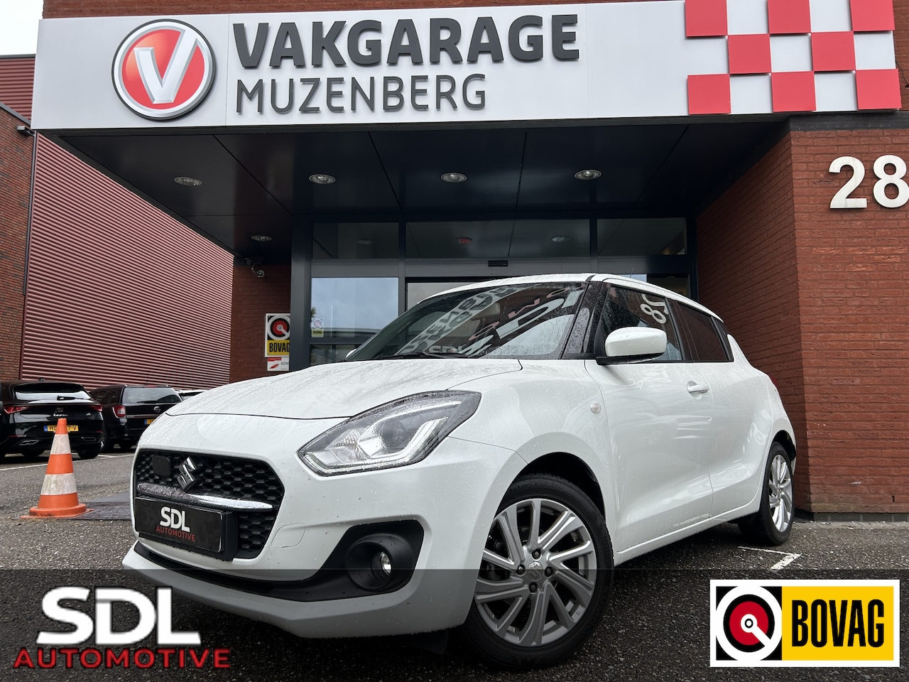 Suzuki Swift - 1.2 Select Smart Hybrid // LED // ADAPTIV CRUISE // PDC // CAMERA // ANDROID AUTO / APPLE - AutoWereld.nl