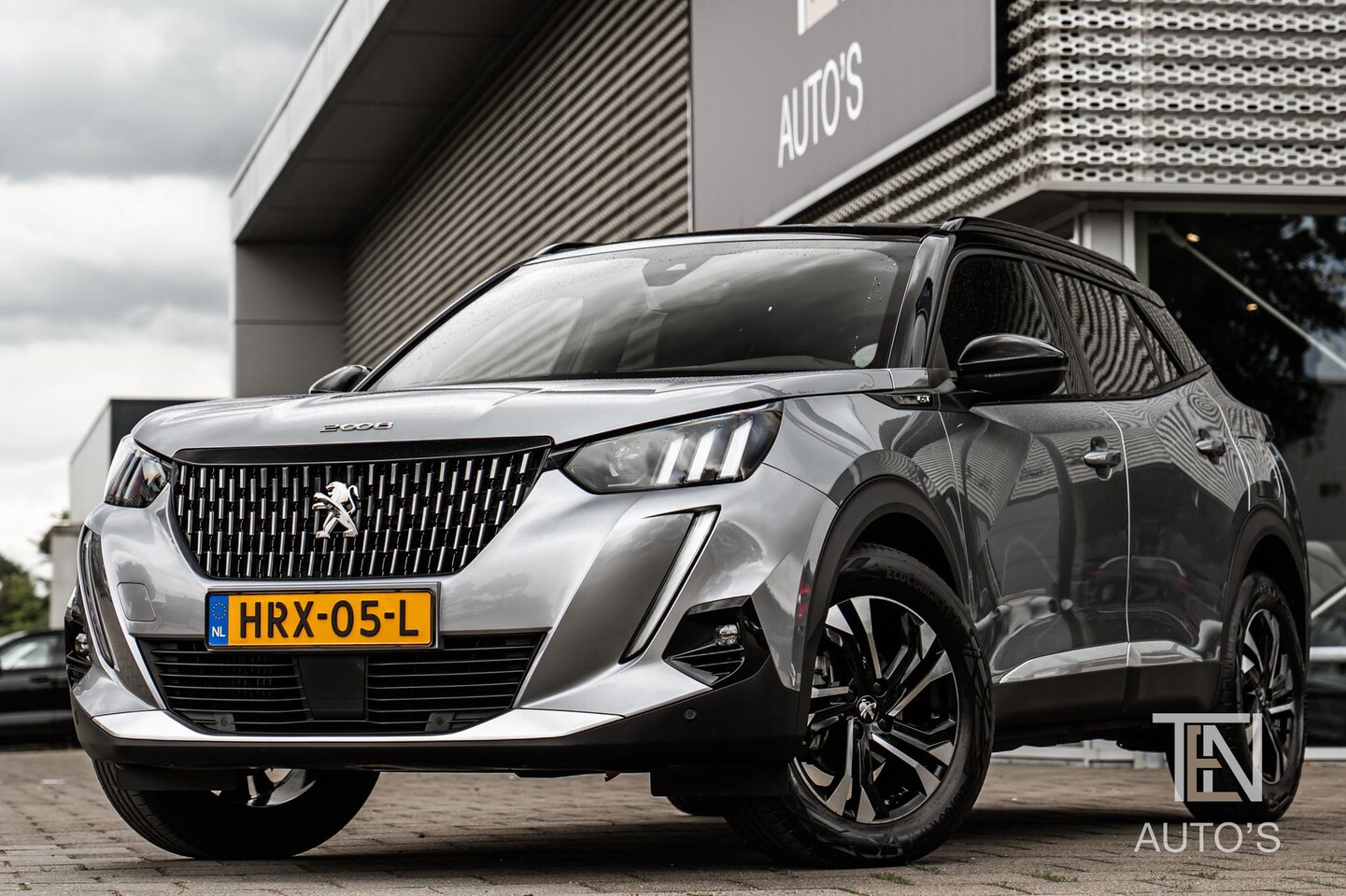 Peugeot 2008 - 1.2 PureTech GT Automaat | Keyless | Panodak | Stoelverwarming | 360-camera - AutoWereld.nl