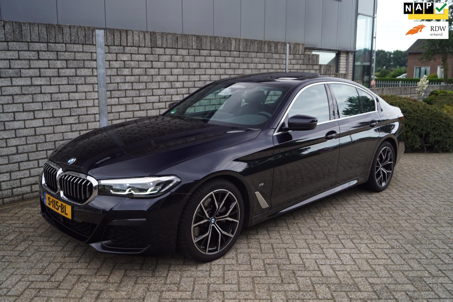 BMW 5-serie - 520i Business Edition Plus M Sport Autom Schkdak Leder Sportst Navi Camera Adaptieve Cruis - AutoWereld.nl