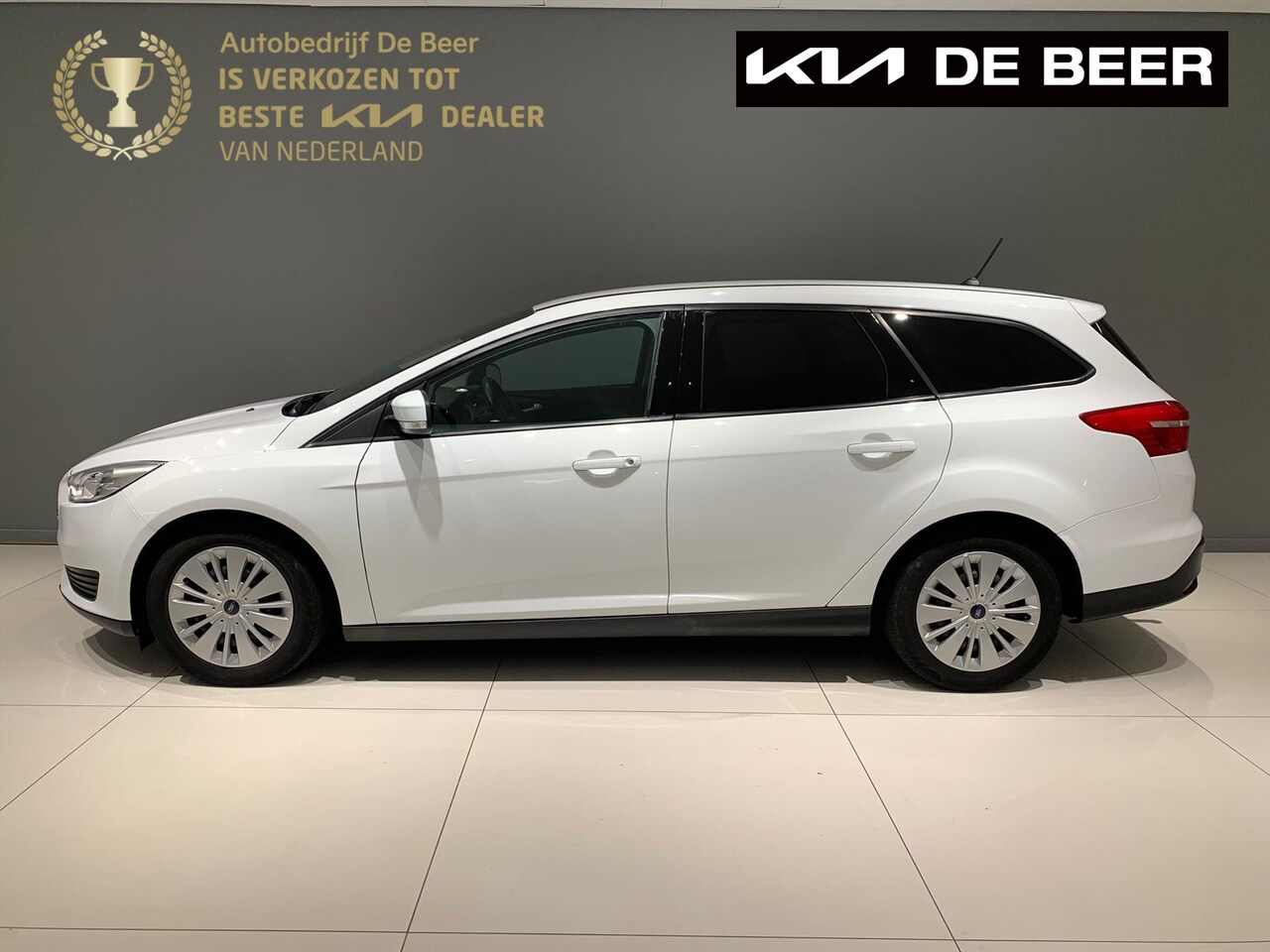 Ford Focus Wagon - 1.0 EcoBoost 125pk Lease Edition Trekhaak - AutoWereld.nl