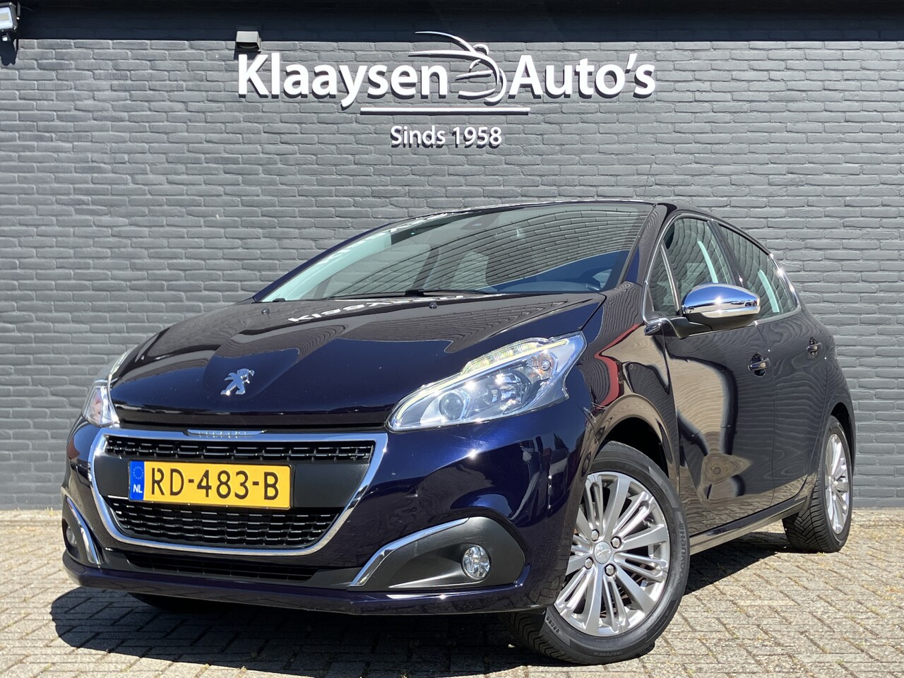 Peugeot 208 - 1.2 PureTech Allure 110 pk | dealer onderhouden | navigatie | trekhaak | climate | apple c - AutoWereld.nl