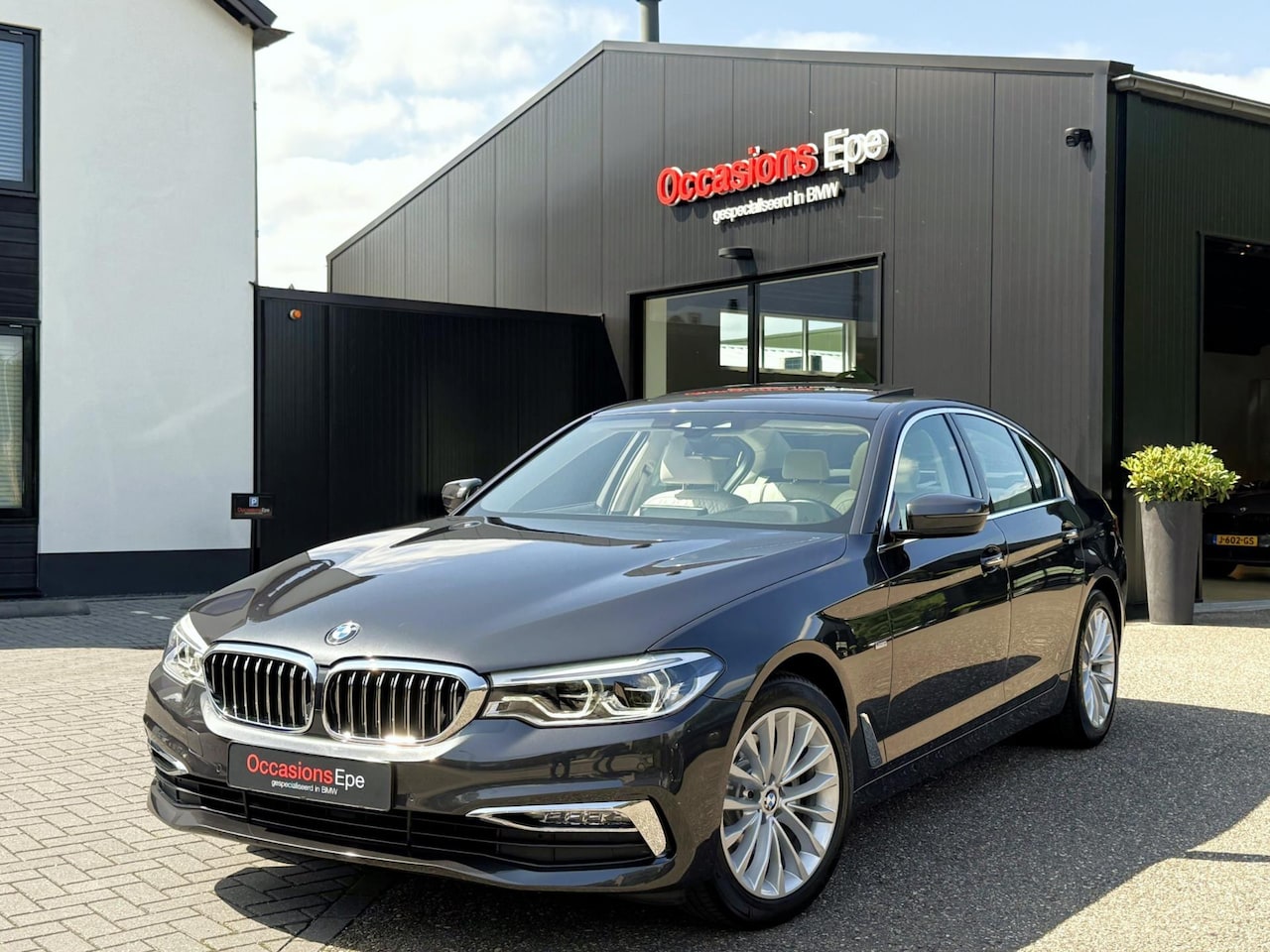 BMW 5-serie - 520i Luxury Line Schuifdak Nappa Leder - AutoWereld.nl