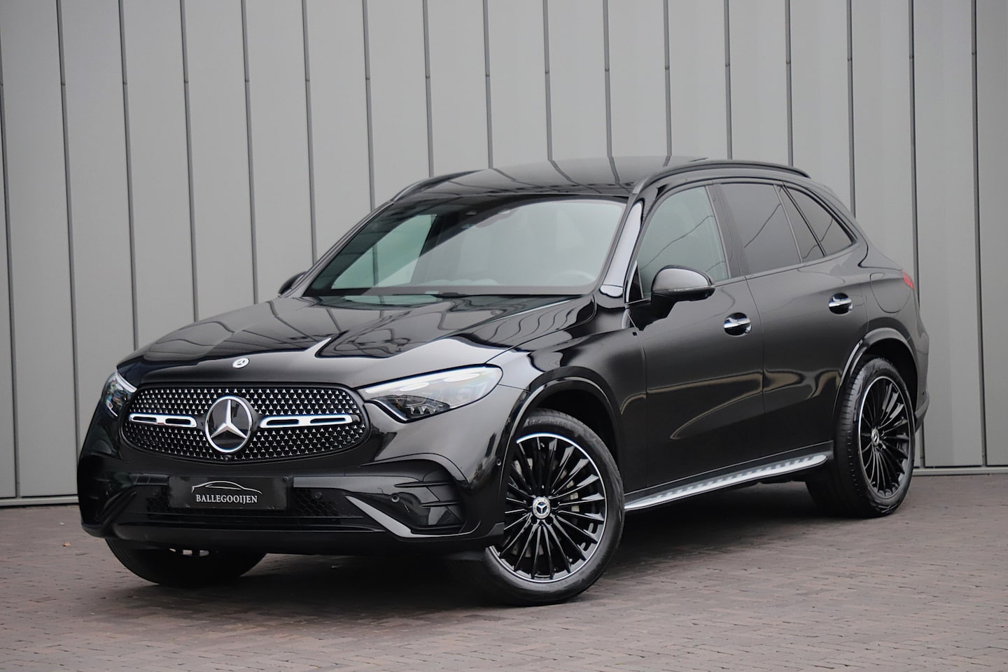 Mercedes-Benz GLC-klasse - 300e AMG 4-Matic Aut9 | 313PK | Massage | Pano | Head-up | Keyles-go | Stoelkoeling | Digi - AutoWereld.nl