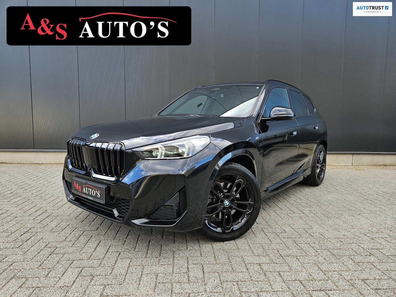 BMW X1 - SDrive20i M Sport Panoramadak 360camera Hud Acc Sfeerverlichting - AutoWereld.nl