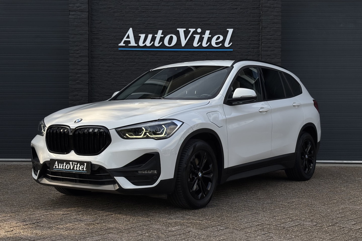 BMW X1 - xDrive25e | Elektrische Klep | Apple Carplay | PDC V+A | Privacy Glas - AutoWereld.nl