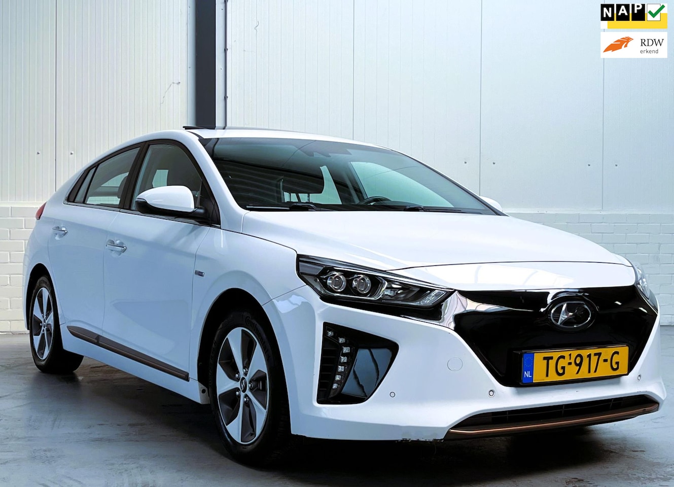 Hyundai IONIQ - Premium EV Dealer O.H.| Alle Opties|1e Eigenaar - AutoWereld.nl