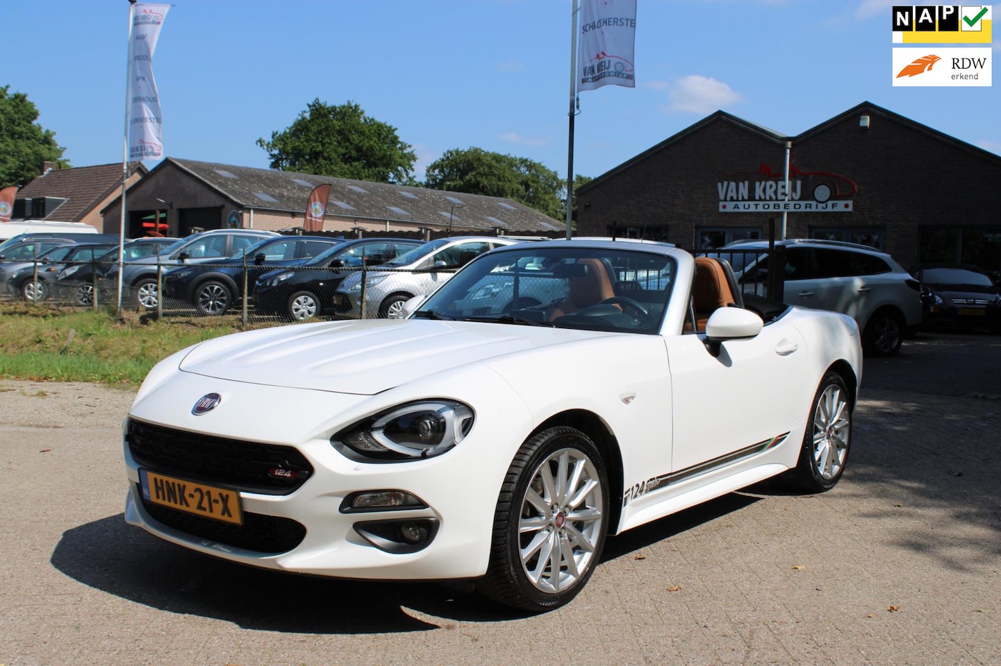 Fiat 124 Spider - 1.4 MultiAir Turbo Leder Navi Camera Keyless Cruise - AutoWereld.nl