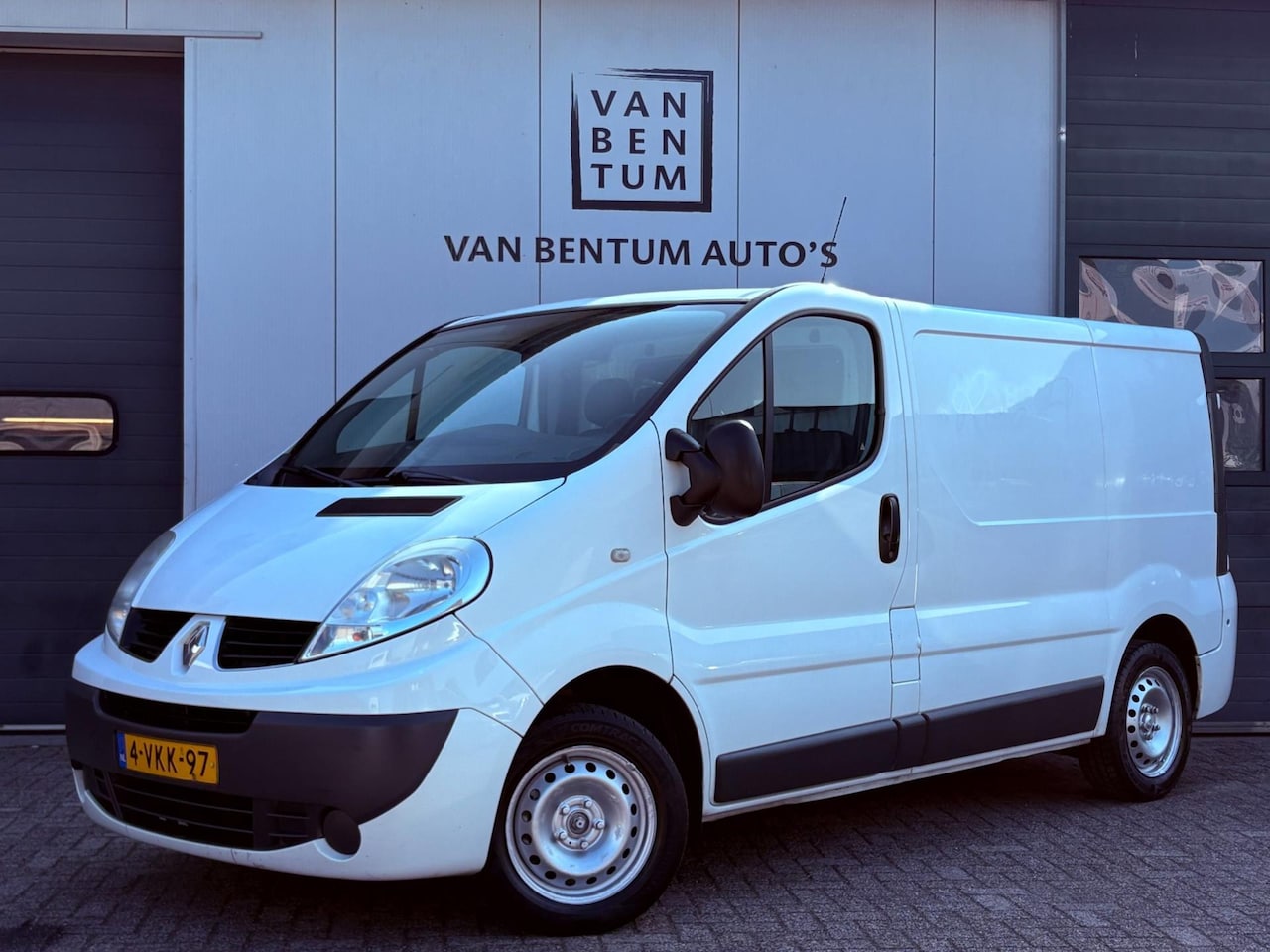 Renault Trafic - 2.0 dCi 90pk L1H1 Airco Cruise 3-pers. Trekhaak - AutoWereld.nl