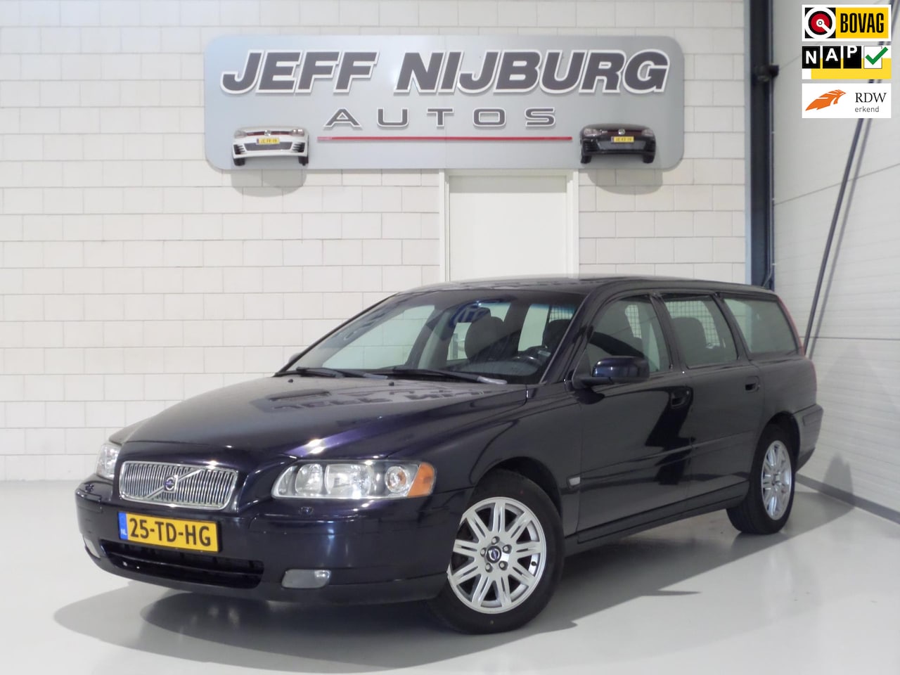 Volvo V70 - 2.4 Edition II "Automaat" Youngtimer Trekhaak Leer Stoelverwarming Bluetooth Parkeersensor - AutoWereld.nl