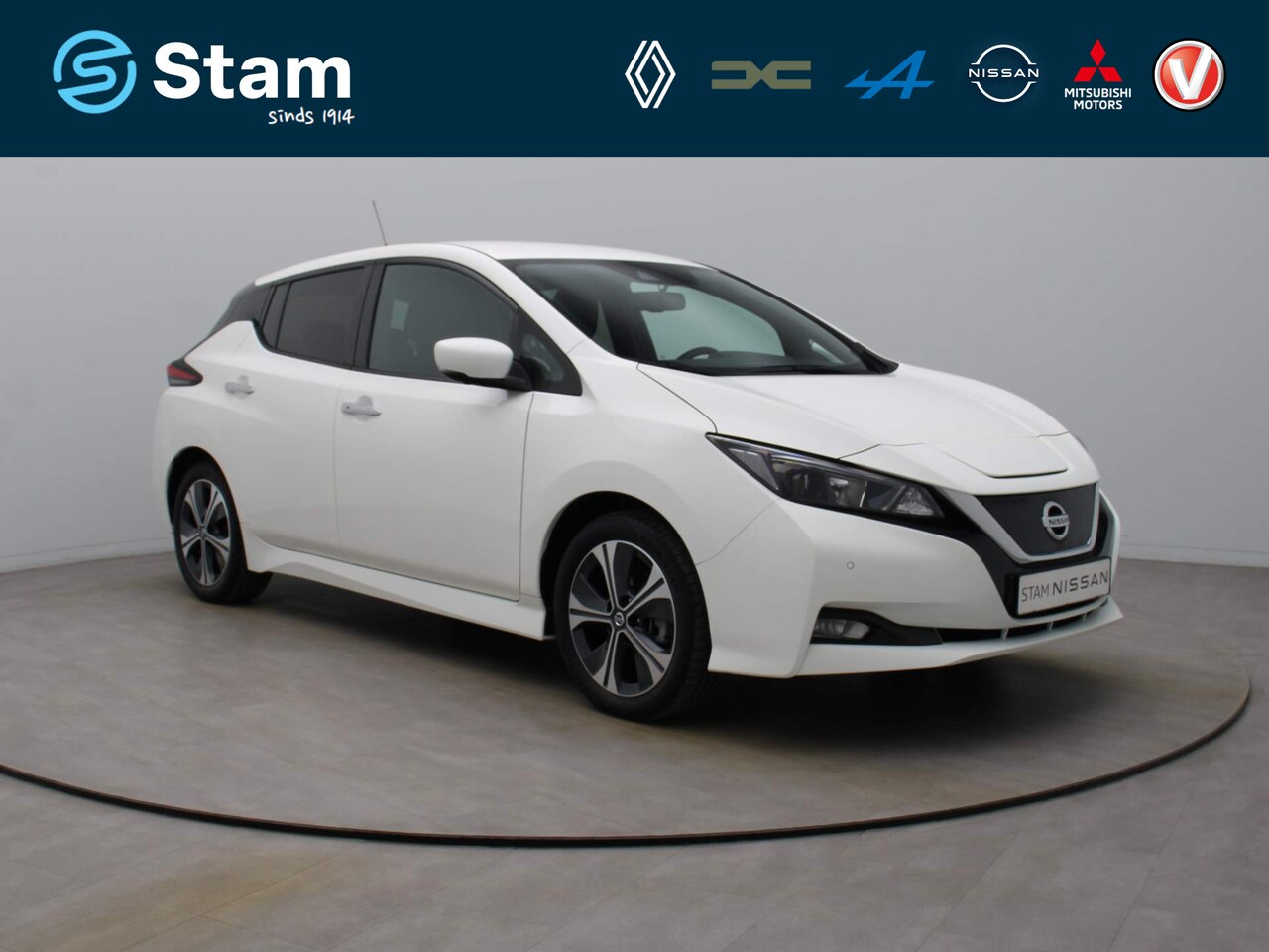 Nissan LEAF - N-Connecta 40 kWh 360° Camera | Adapt. cruise | Navi | Stoel-/stuurverwarming - AutoWereld.nl