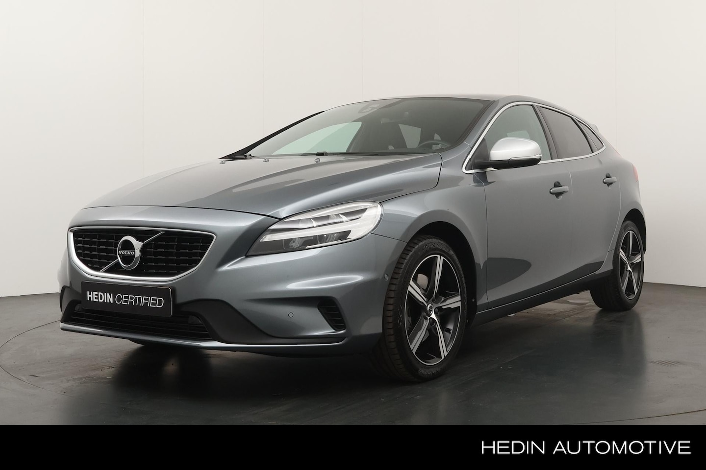 Volvo V40 - 2.0 T4 Business Sport Trekhaak | 190 PK! | Panorama dak | Leer | Luxery-Line pakket - AutoWereld.nl