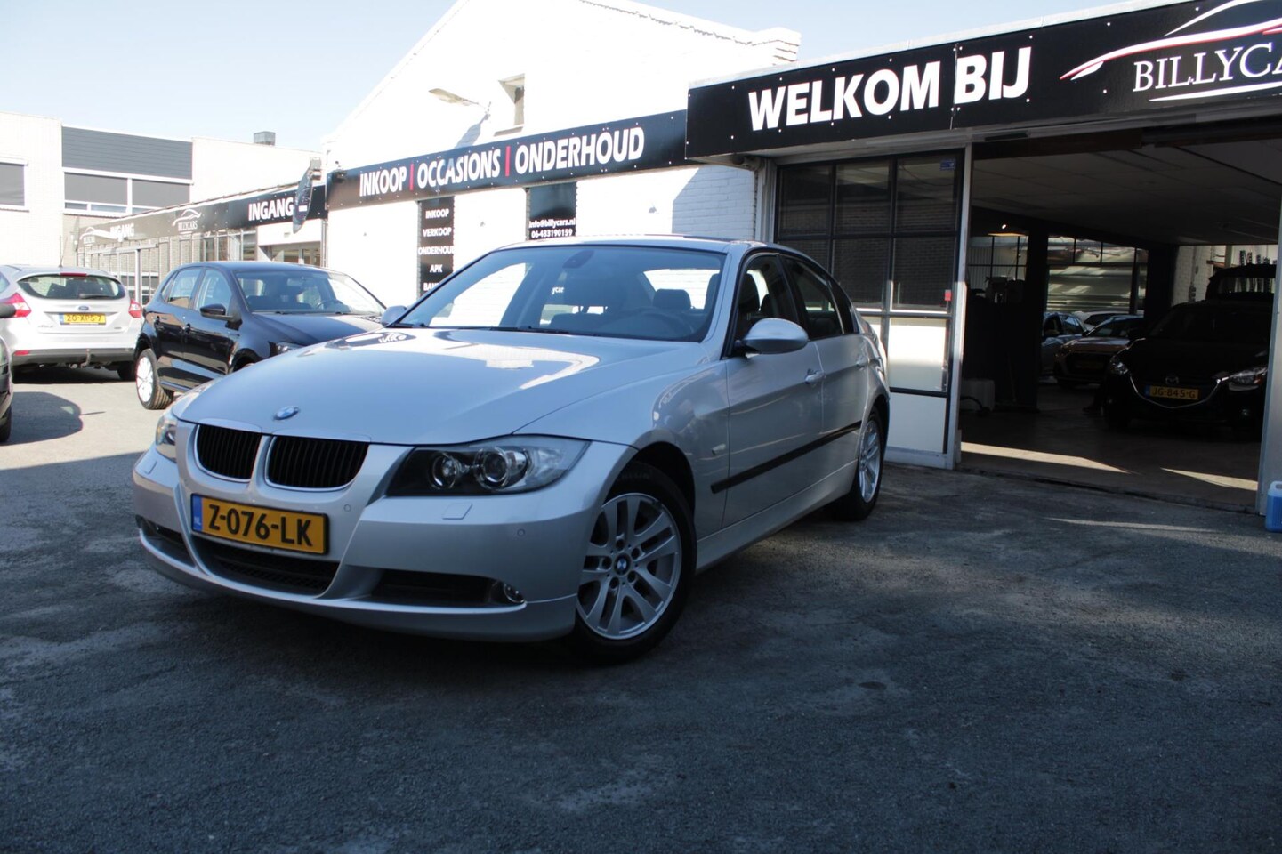 BMW 3-serie - 318i Automaat | Airco | Elec ramen | Cruise control | Parkeersensoren | Stoel verwarming - AutoWereld.nl