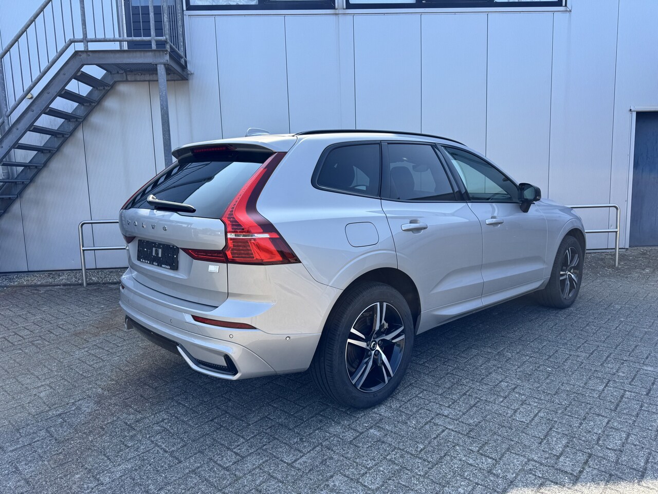 Volvo XC60 - 2.0 T8 Plug-in hybrid AWD Ultimate Dark Luchtvering | 360 Camera | IntelliSafe Assist | Ma - AutoWereld.nl