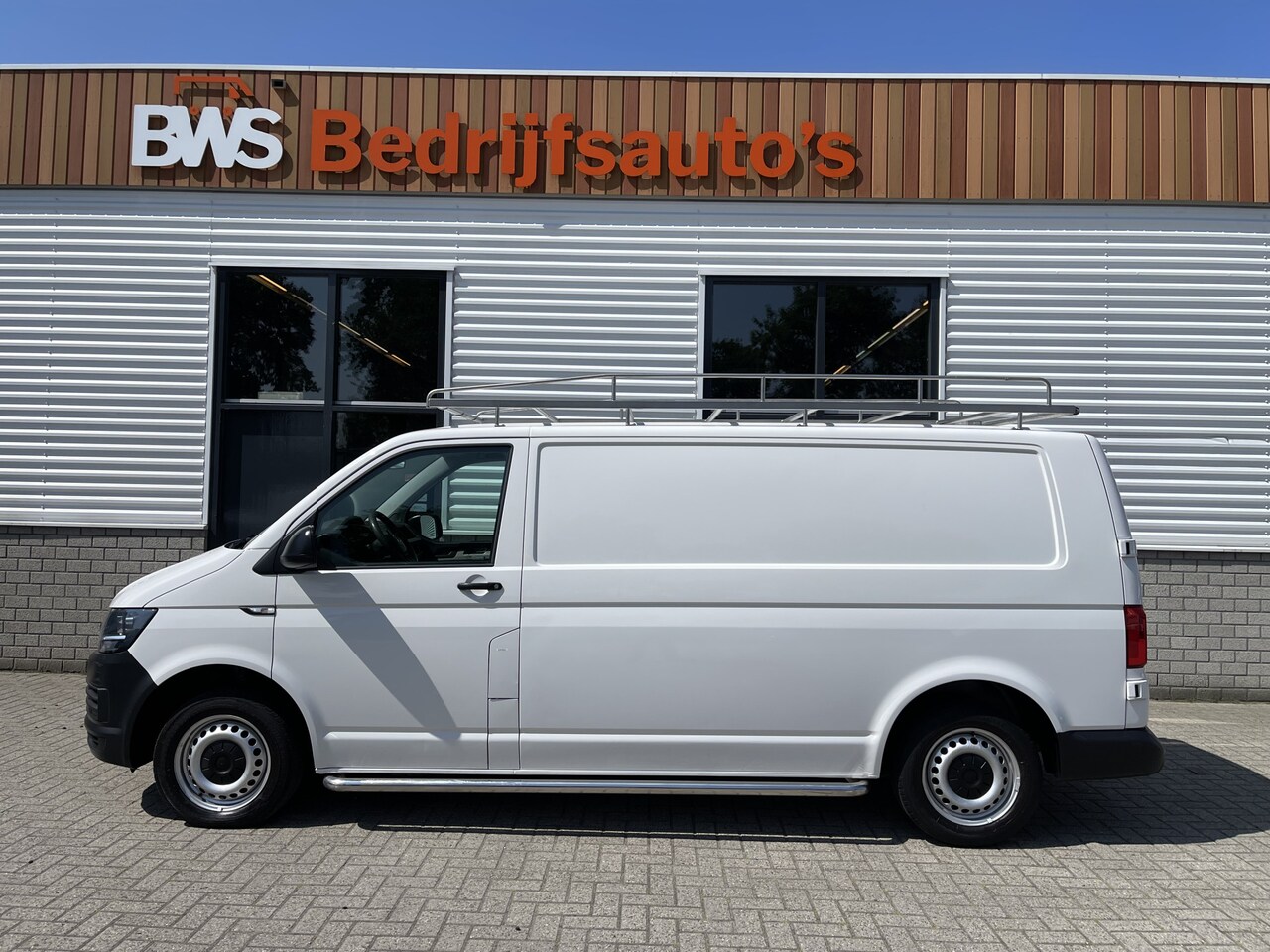 Volkswagen Transporter - 2.0 TDI 102pk L2H1 Trendline / vaste prijs rijklaar € 13.950 ex btw / lease vanaf € / euro - AutoWereld.nl
