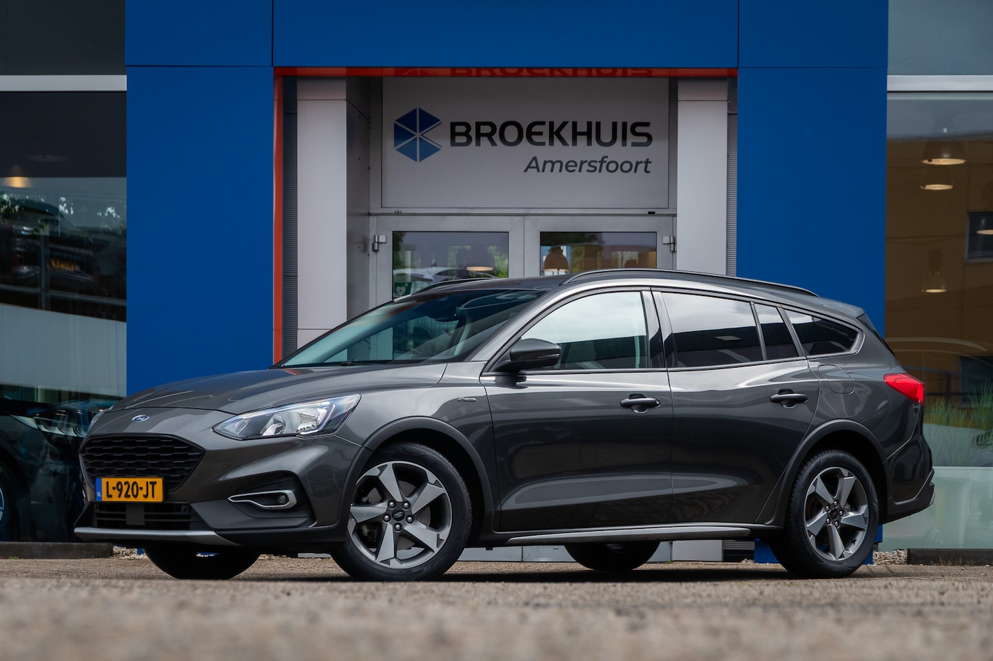 Ford Focus Wagon - 1.5 EcoBoost Active Business | Trekhaak | Stoel/stuur/voorruit verwarming | Camera | Navi - AutoWereld.nl