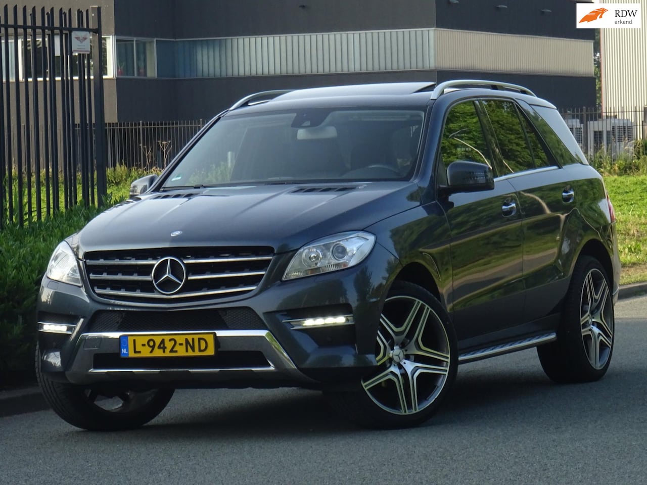 Mercedes-Benz M-klasse - 350 AMG UNIEK OPENDAK/CAMERA/MEMORY - AutoWereld.nl