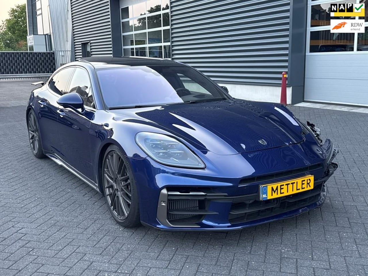 Porsche Panamera - 4.0 Turbo V8 Panoramadak, Keramisch, Softclose, Sportchrono - AutoWereld.nl