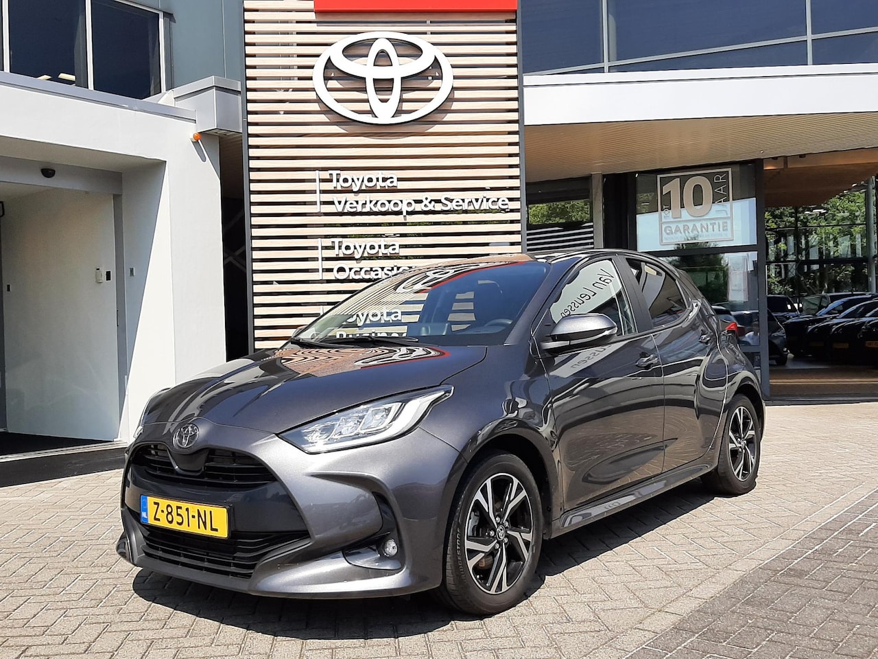 Toyota Yaris - 1.5 Hybrid 115 First Edition NL-AUTO KEYLESS NAVI APPLE /ANDROID 16''LMV CLIMA DAB+ - AutoWereld.nl