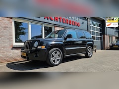 Jeep Patriot - 2.4 Limited Liberty 4WD Automaat Nette Auto Leer Airco Cruise Control Camera
