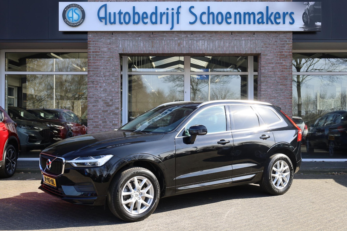 Volvo XC60 - 2.0 D3 Momentum CAMERA TREKHAAK-ELEC. CARPLAY 2xPDC FULL-LED 18"LMV BLIS - AutoWereld.nl