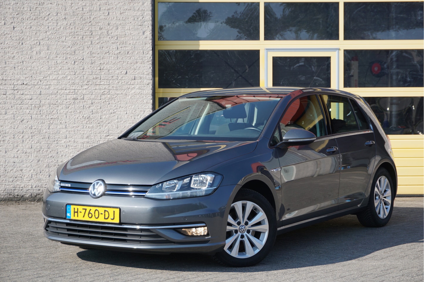 Volkswagen Golf - 1.5 TSI 5drs Comfortline BJ2020 Lmv 16" | Led | Pdc | Navi | Climate control | Cruise cont - AutoWereld.nl