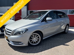 Mercedes-Benz B-klasse - 180 Ambition AUTOMAAT / XENON / LEDER / ZWARTE HEMEL / NAVI / AIRCO / PDC / CRUISE / NL-AU
