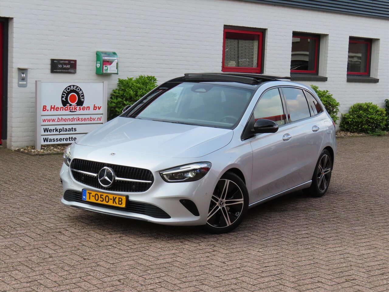 Mercedes-Benz B-klasse - B180 136PK 7G-DCT Luxury Line Hybrid/ Panoramadak/ Lederen bekleding/ Stoelverwarming/ DAB - AutoWereld.nl