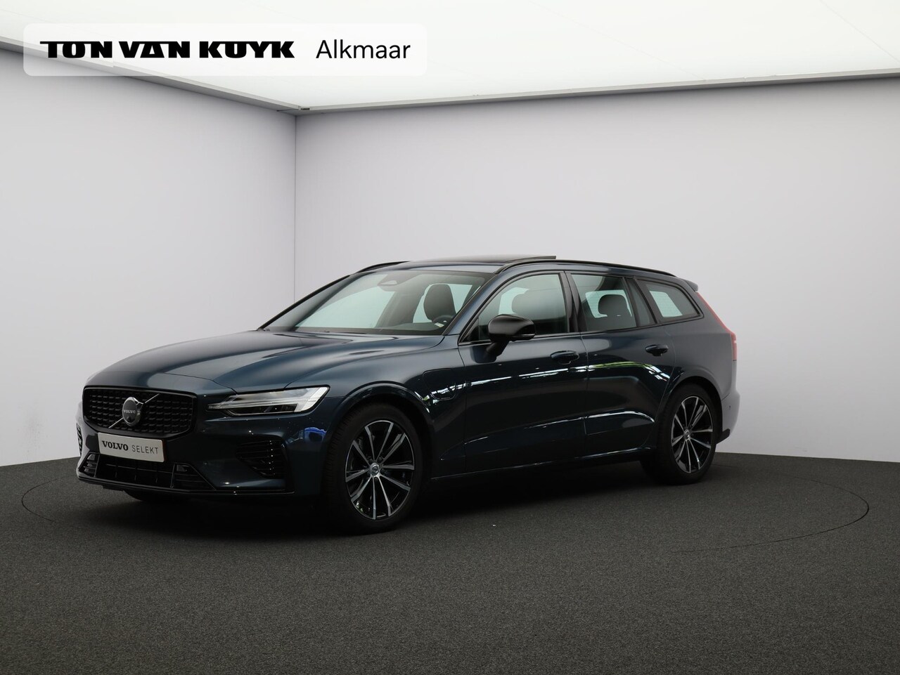 Volvo V60 - T6 AWD Plug-in hybrid Plus Dark / Trekhaak / Pan. dak / Harman Kardon / Contourstoelen / S - AutoWereld.nl