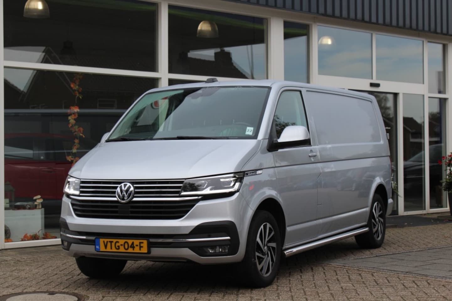 Volkswagen Transporter - BULLI  75 Edition L2H1 - AutoWereld.nl