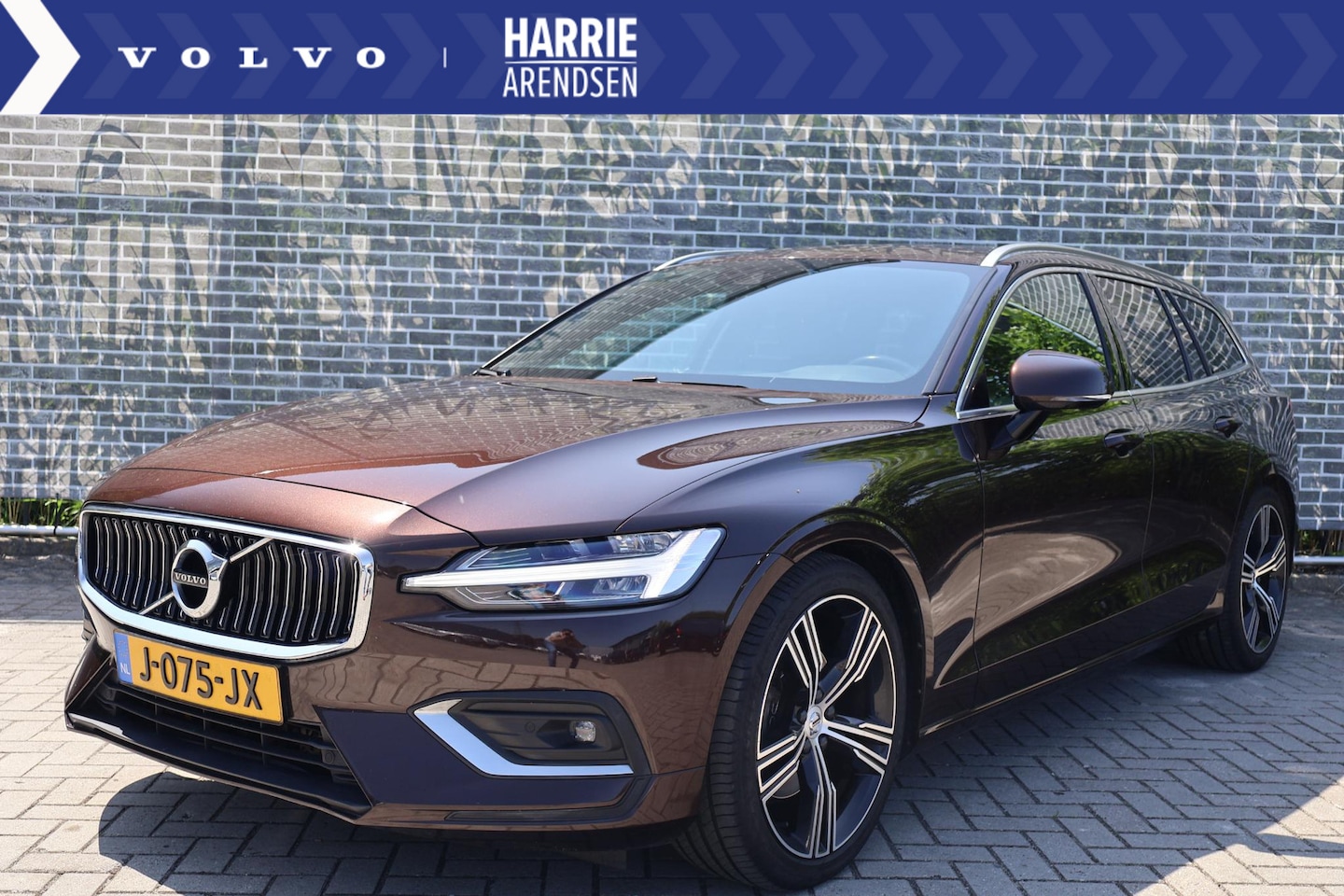 Volvo V60 - 2.0 B3 Inscription Adaptieve Cruise Control | BLIS | Sportonderstel | 19" velgen | Stoel + - AutoWereld.nl