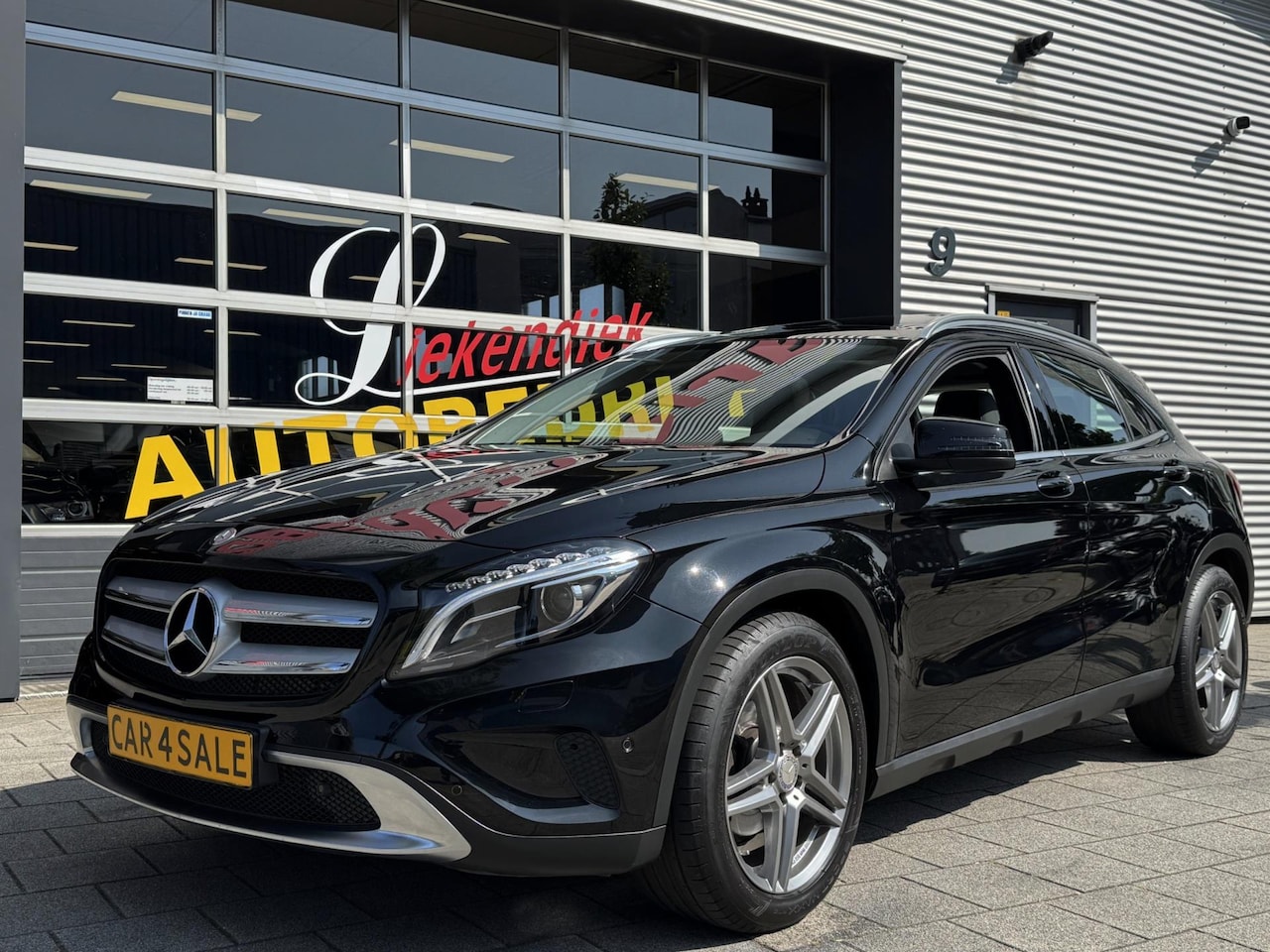 Mercedes-Benz GLA-Klasse - 200 URBAN - AUTOMAAT I Panorama dak I 1/2 Leer I Navigatie I Airco I LED I PDC I Achteruit - AutoWereld.nl