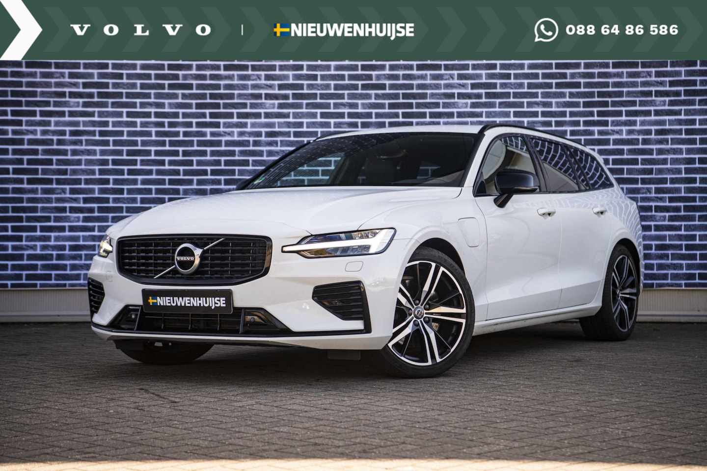Volvo V60 - 2.0 T6 Recharge AWD R-Design | Trekhaak | Adaptieve Cruise Control | Koplampen adaptief | - AutoWereld.nl