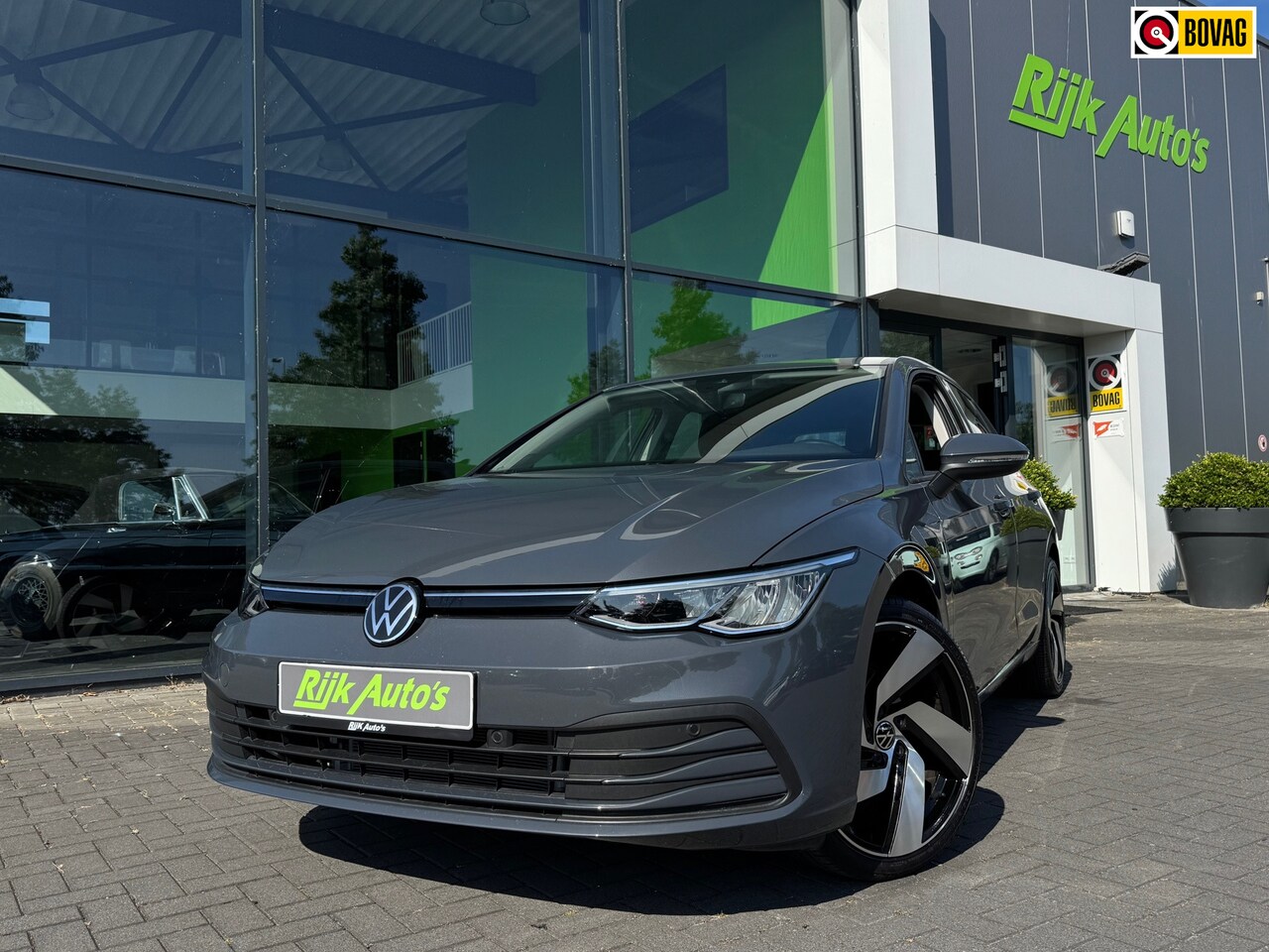 Volkswagen Golf - 1.0 eTSI Life * Camera * Stoel + Stuur verwarming * ACC - AutoWereld.nl