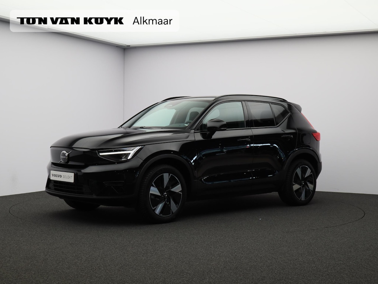 Volvo XC40 - Single Motor Extended Range Plus 82 kWh / Parkeer camera / Verwarmde stoelen + Stuur / Mic - AutoWereld.nl