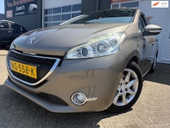 Peugeot 208 - 1.4 VTi Allure 5 drs met navigatie en bluetooth telefoon / media en cruise controle en air