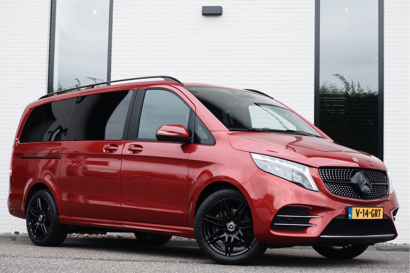 Mercedes-Benz V-klasse - 250d / BPM VRIJ / Lang / AMG / DC / 4-Matic / 2x Schuifdeur / MBUX (apple carplay) / Camer - AutoWereld.nl