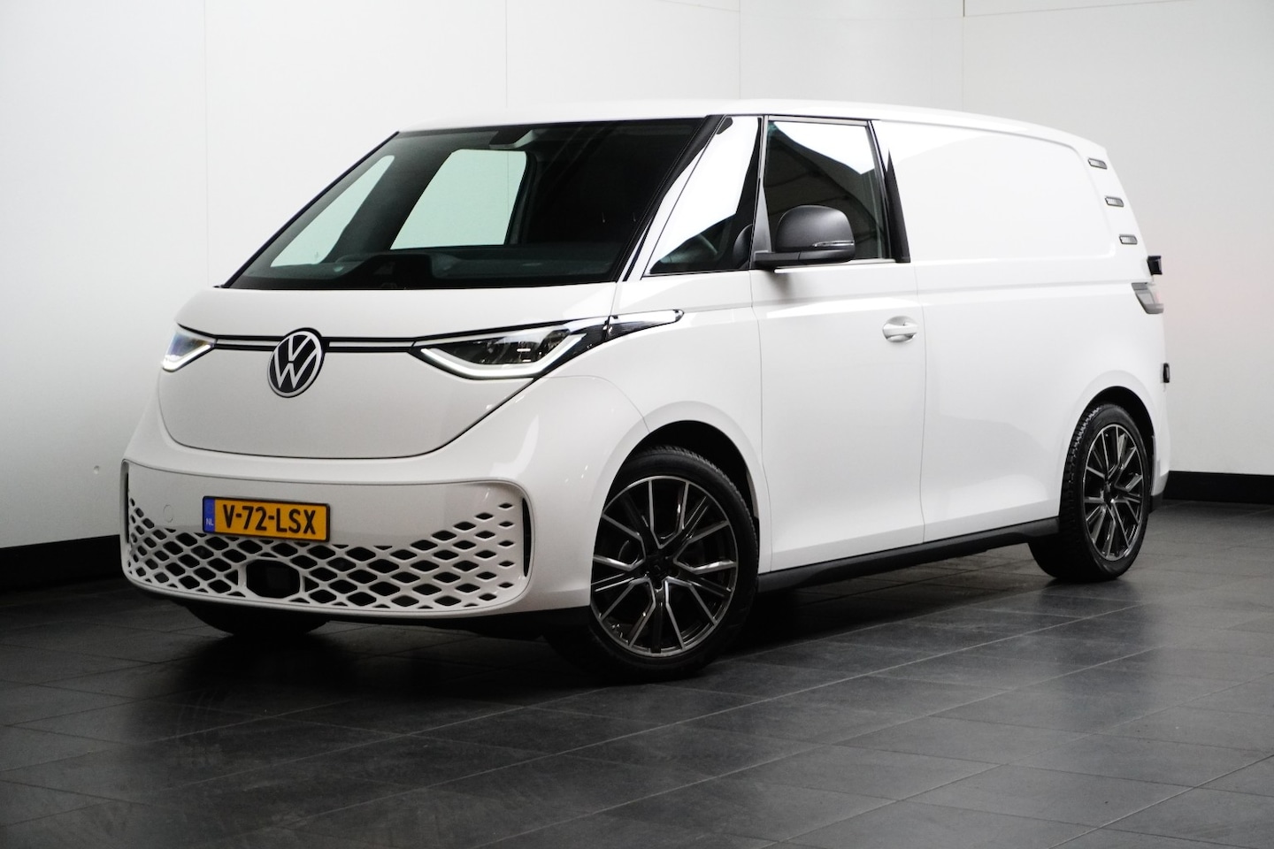 Volkswagen ID. Buzz Cargo - | Inbouw kasten | LMV 18" | 2 set wielen | Camera | LED | Navi | Multifunct stuurwiel | - AutoWereld.nl
