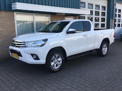 Toyota HiLux - 2.4 D-4D-F Xtra Cab Professional 4x4 Euro 6
