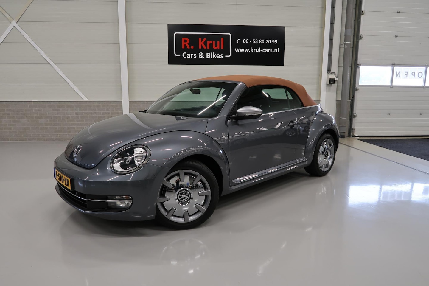 Volkswagen Beetle Cabriolet - 1.4 TSI Karmann DSG 150 pk Automaat Camera Navigatie Leer/Alcantara 18 inch Disc velgen Bo - AutoWereld.nl