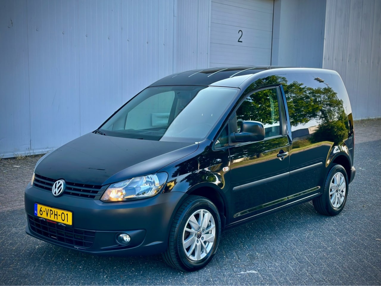 Volkswagen Caddy - 1.6 TDI AUTOMAAT|AIRCO|LEDER|CARPLAY|SCHUIFDEUR - AutoWereld.nl
