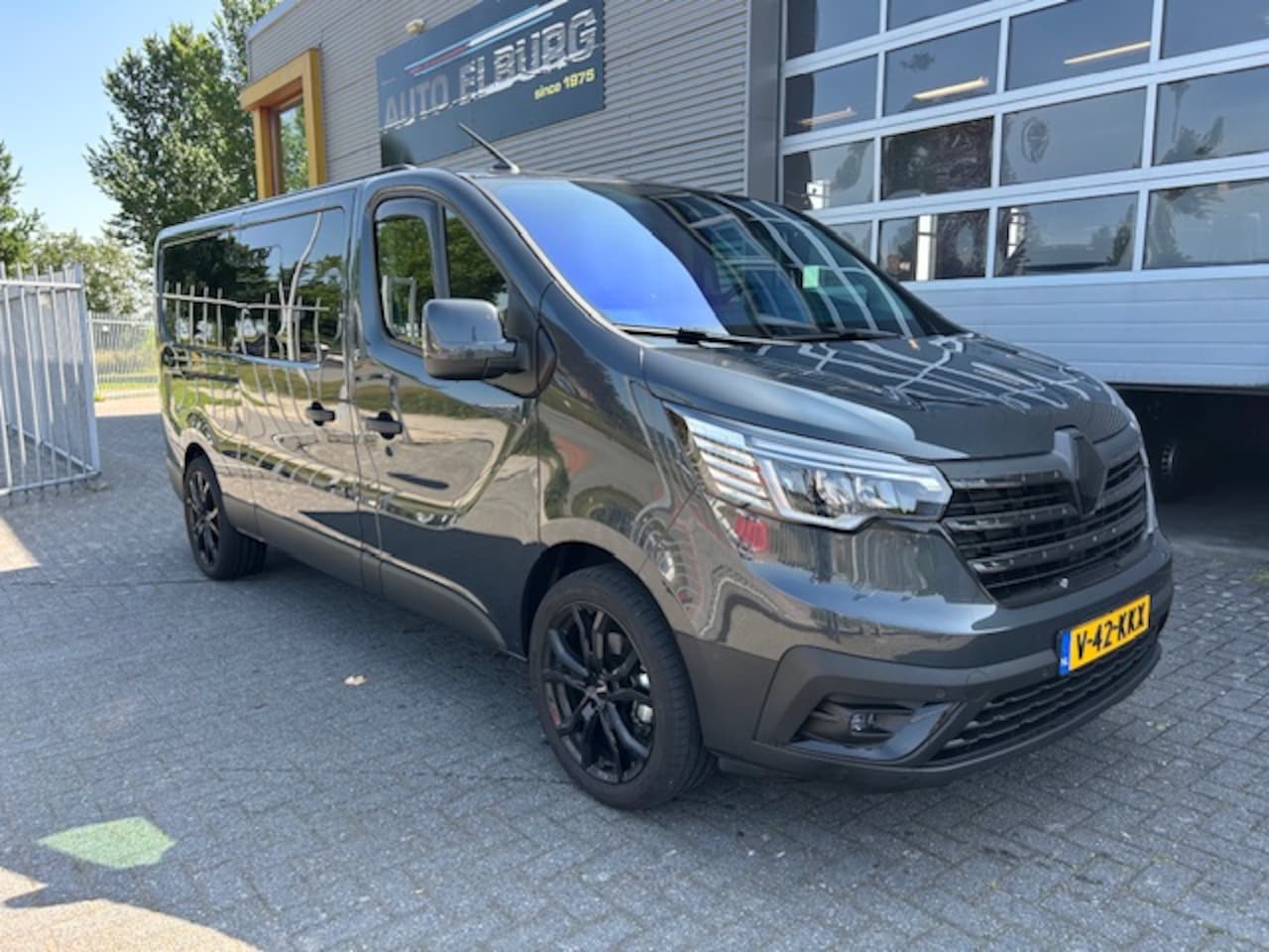 Renault Trafic - 2.0 dCi EDC 170 T29 L2H1 Extra Dubbel Cab Leer - AutoWereld.nl