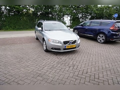 Volvo V70 - 1.6 T4 Limited Edition TREKHAAK STOELVERWARMING LEER CRUISE CLIMA