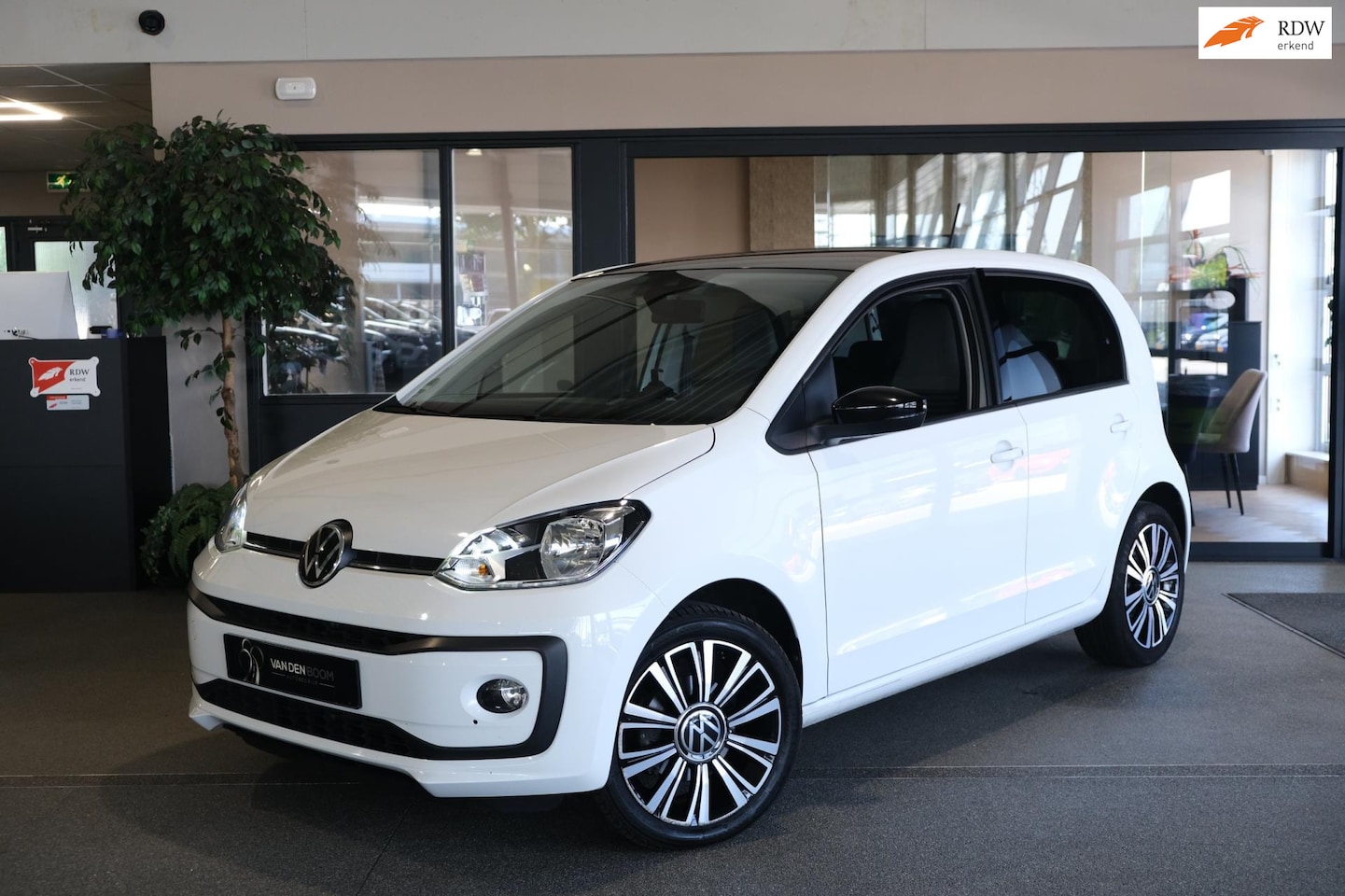 Volkswagen Up! - 1.0 BMT move up! 5Drs Airco Stoelverwarming - AutoWereld.nl