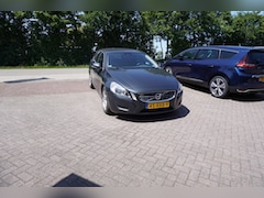 Volvo V60 - 1.6 T3 Momentum TREKHAAK CRUISE CLIMA NAVI