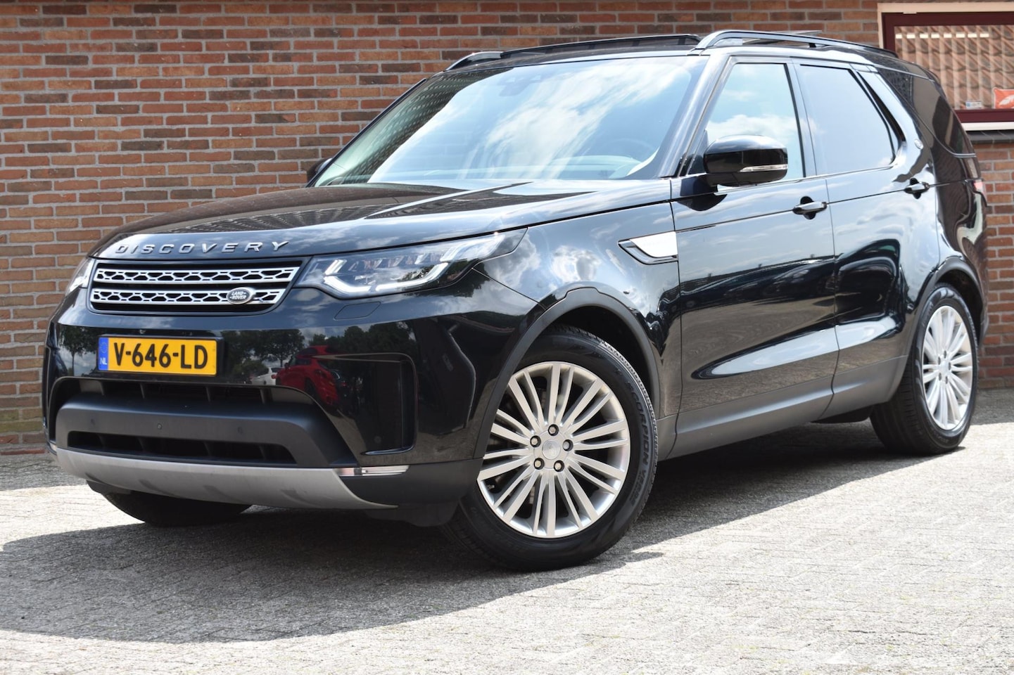 Land Rover Discovery - 2.0 Sd4 HSE Luxury '18 MOTOR SCHADE Pano Leder Clima Cruise - AutoWereld.nl